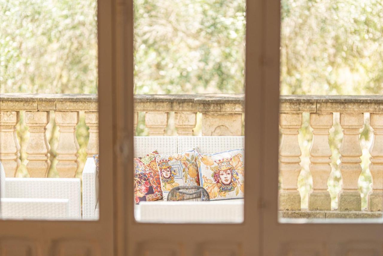 Villa Encantamiento - Dimora Gelsomino - Masseria Storica Nel Cuore Della Puglia Con Piscina Latiano Exterior foto